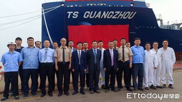 ▲造船廠現場貴賓大合照。（圖／德翔提供）