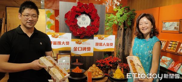 ▲陳允寶泉食品蛋黃酥拿台中10大伴手禮拿3冠王　逢甲串燒名店奪新人獎。（圖／記者游瓊華攝）