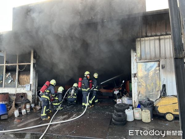 ▲▼宜蘭冬山鄉鐵皮屋傳火警。（圖／記者游芳男翻攝）