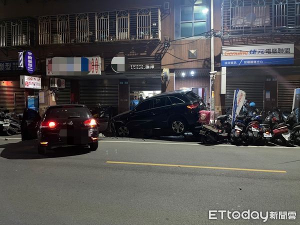 ▲▼邱男高速撞路邊7汽機車             。（圖／記者陳以昇翻攝）