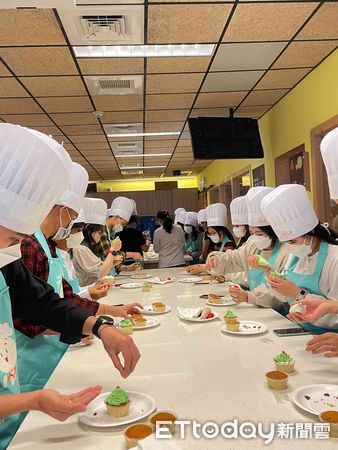 ▲嘉南藥理大學國際暨兩岸事務處，為讓來台求學的境外學生能更認識台南，特別規劃一日「探索台南文化體驗之旅」，前往台南七股瀉湖觀光生態旅遊，體驗台南在地生活與文化之美。（圖／記者林悅翻攝，下同）