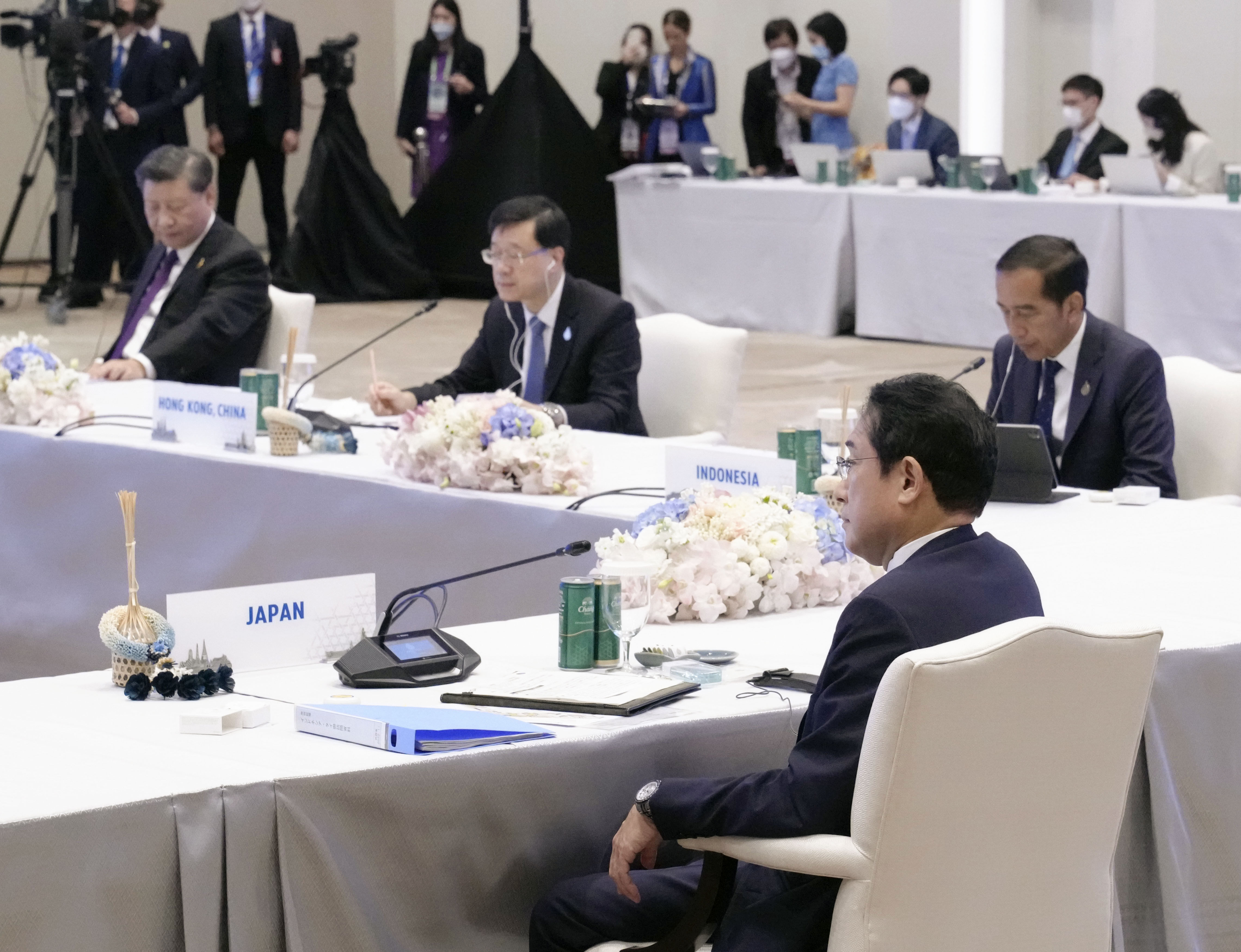 ▲▼ APEC峰會，中國國家主席習近平則坐在對面，與張忠謀遙遙相對。（圖／達志影像／美聯社）