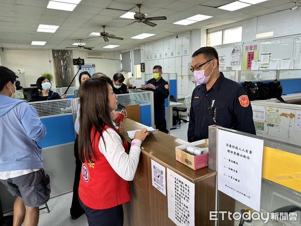 ▲國民黨台南市長候選人謝龍認委託發言人童小芸，向台南市警五分局提告粉專「Mr.柯學先生」意圖使人不當選以及公然誹謗等2罪嫌。（圖／記者林悅翻攝，下同）