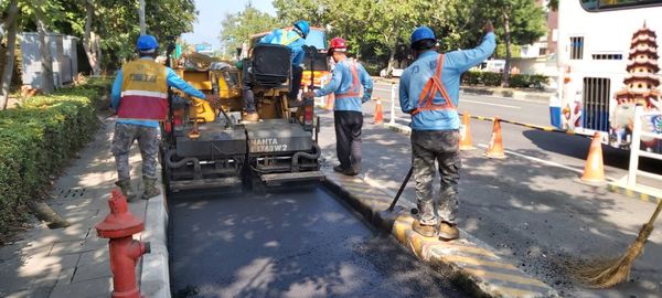 ▲▼ 高雄最扯「水溝蓋機車道」比直線7秒還難，網罵翻4天後消失了！（圖／記者賴文萱翻攝）