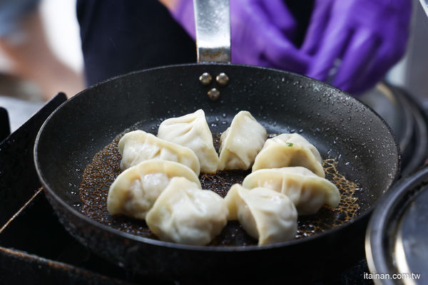 ▲▼台南絕美冰花煎餃。（圖／部落客台南好Food遊提供）