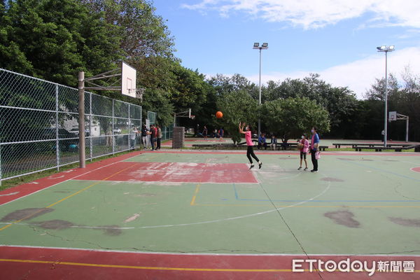 ▲台東市海濱公園籃球場將進行改善工程。（圖／記者楊漢聲翻攝）