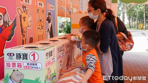 ▲台南學甲頑皮世界野生動物園，舉辦第1屆頑皮世界大統領選拔賽，推舉6大明星物種擔任候選人，候選人旗海飄揚，成為台南學甲另類的選舉盛事。（圖／記者林悅翻攝，下同）