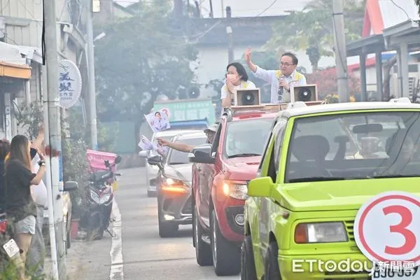 ▲劉櫂豪競選車隊今天下午到太麻里及金峰鄉掃街拜票。（圖／記者楊漢聲翻攝）