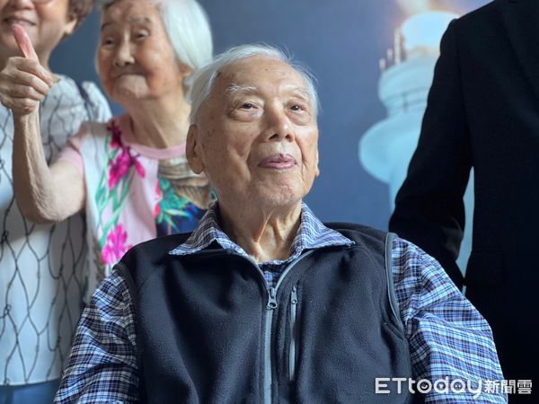 ▲▼駐守超過20座燈塔的黃清榮熱愛燈塔，今年已94歲。（圖／記者李姿慧攝）