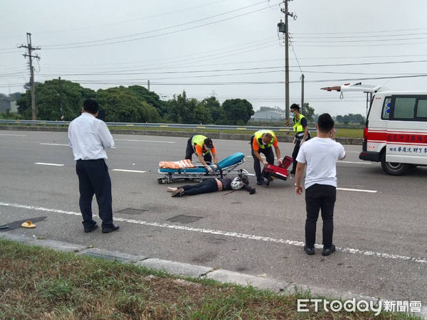 ▲斗南78快速道路交流道下發生嚴重追撞車禍，造成2人重傷1人輕傷。（圖／記者蔡佩旻翻攝）