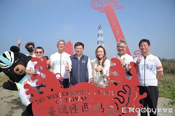 ▲▼台灣極西點「國聖港燈塔」重建首度開放，500人騎自行車慢遊。（圖／觀光局）