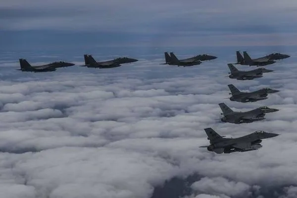 ▲▼美國戰略轟炸機B-1B曾於11月5日在韓半島展開聯合空中訓練。（圖／南韓聯合參謀本部）