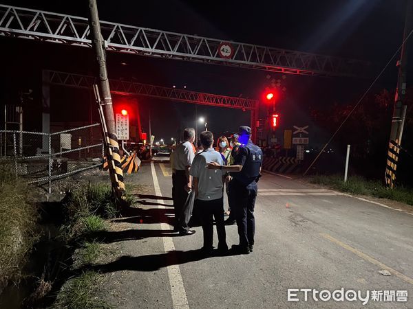 ▲▼台鐵枋寮=佳冬間有民眾侵入路線，遭區間車撞上。（圖／記者陳崑福翻攝）