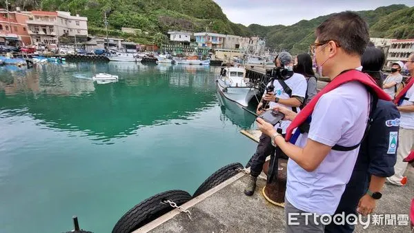 ▲新北攜手民間團體引進湛鬥機 4個月清除近5噸海漂垃圾。（圖／新北市漁業處提供）