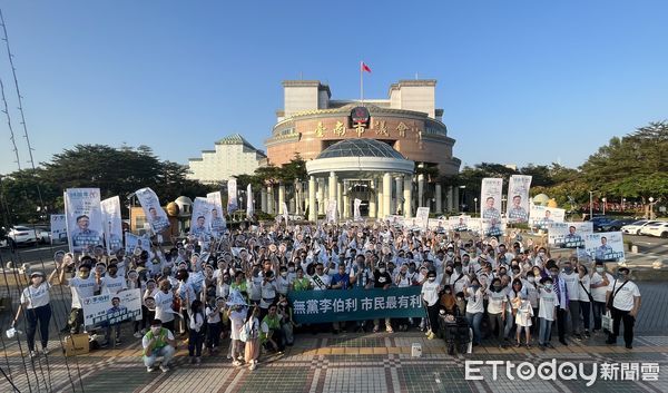 ▲無黨籍台南市議員候選人李伯利的支持者，自發性號召500位志士，進行「遍地開花、挺進議會」活動。（圖／記者林悅翻攝，下同）