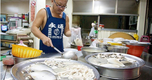 返鄉青年陸霈回憶在外縣市常會想起故鄉的虱目魚粥，台南到處有美食，虱目魚就是極具代表性味道。（圖／報系資料照）