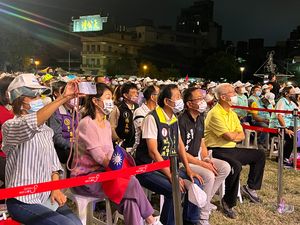 竹市過半里長到場支持高虹安　藍營副議長、議員也坐在第一排