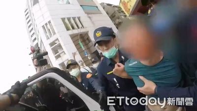 第一視角曝！警衝陳時中宣傳車喊：刀子放下　眼鏡男遭壓制發悲鳴