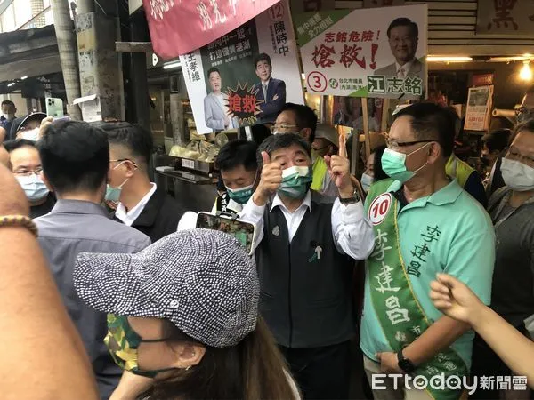 ▲▼陳時中湖光市場掃街拜票。（圖／記者黃國霖攝）