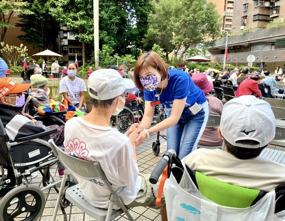 ▲▼王欣儀呼籲選民，「千萬不能再分散選票，要堅定投票支持」。（圖／王欣儀辦公室提供）