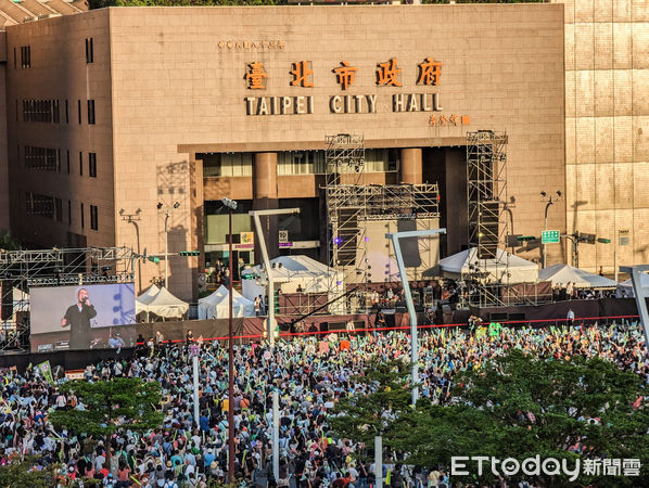 ▲陳時中《疼惜台北，為愛而走》大遊行，主辦稱現場超過15萬人。（圖／記者林敬旻攝）