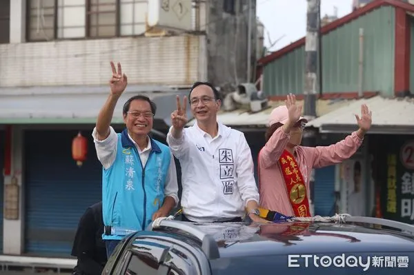 ▲朱立倫南屏陪同蘇清泉、周佳琪掃街             。（圖／記者陳崑福翻攝，下同）