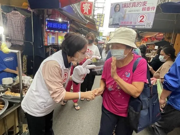 ▲賴香伶市場掃街拚選票