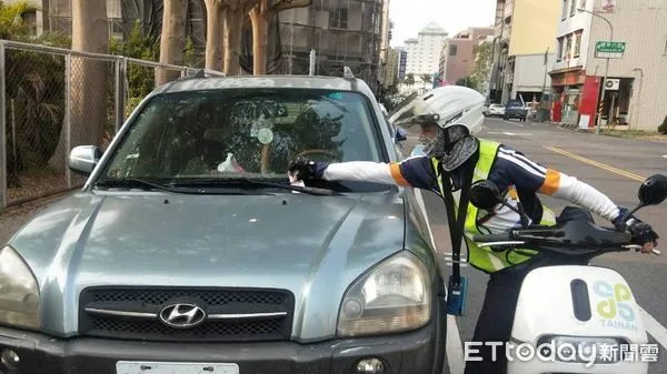 ▲11月26日舉行地方公職人員選舉，當天台南市路邊停車格位（含智慧停車柱格位）將暫停收費1日。（圖／記者林悅翻攝）