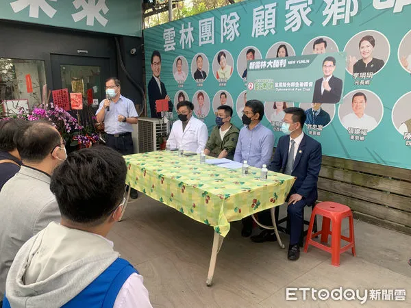 ▲中華民國驗光師/生公會全國聯合會今日號召數十名成員齊聚民進黨雲林縣長候選人劉建國競選總部支持力挺。（圖／記者蔡佩旻攝）