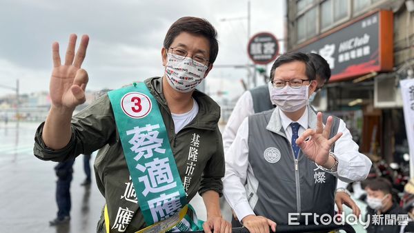 ▲鄭文燦陪蔡適應車隊掃街拜票 力挺首都通1200納入台鐵、國道客運。（圖／記者郭世賢翻攝）