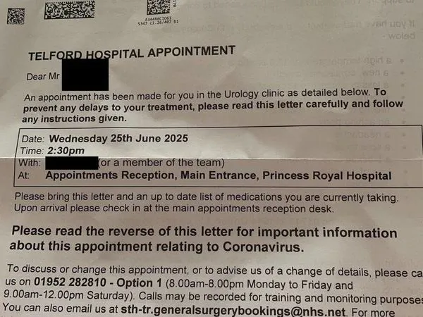 英國一名少年因泌尿問題就診，沒想到被轉院後竟然要等2年半。（翻攝自@BladeoftheS Twitter）