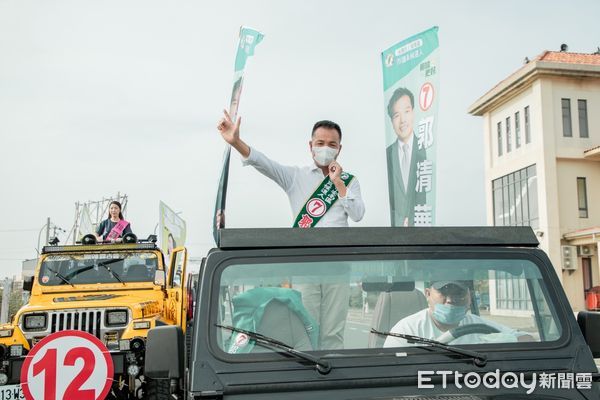 ▲台南市長黃偉哲偕同安南區3位議員候選人郭清華、蔡麗青、王錦德，合體車隊掃街，訴求民進黨正綠軍大團結，全部都當選。（圖／記者林悅翻攝，下同）