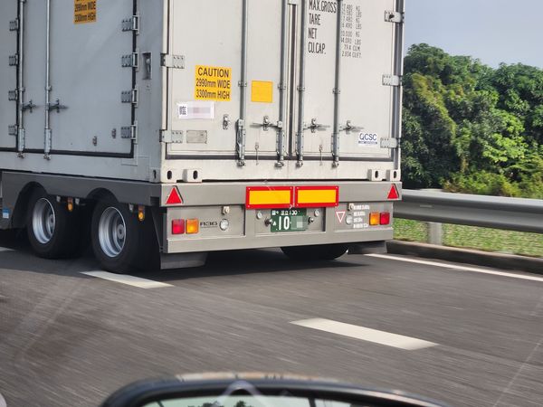 ▲▼「日本車牌」開上台灣高速公路！老司機揭真相：離他們遠一點。（圖／翻攝自路上觀察學院）