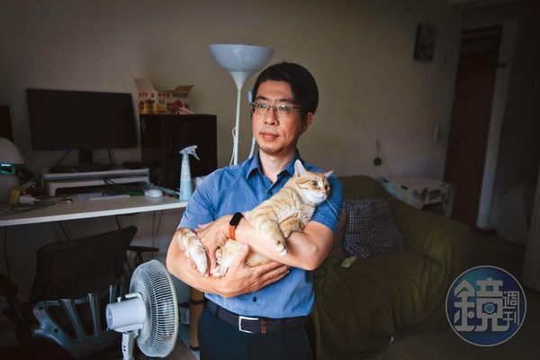 吳正華家裡原有4隻貓，其中2隻在今年也分別離世。他說：「短時間的功課太多了，感覺無能為力。」