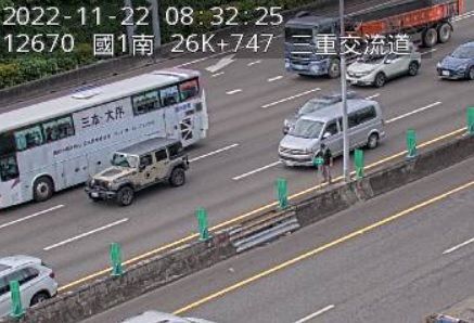 ▲▼國道1號北向台北三重段3車追撞。（圖／翻攝國道監視器）