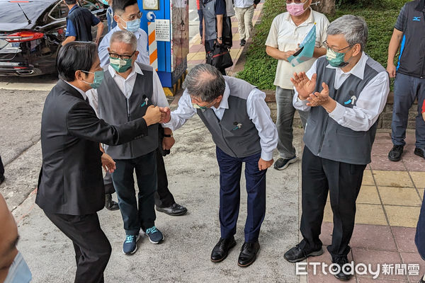 ▲賴清德、陳建仁陪同陳時中掃街。（圖／記者林敬旻攝）