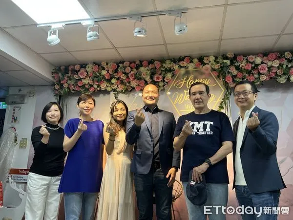▲馬英九、羅智強、石舫亘見證楊植斗登記結婚。（圖／記者蘇晏男攝）