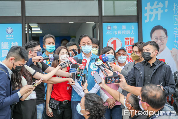 ▲李佳芬今日代老公韓國瑜，陪同張善正掃街拜票 。（圖／張善政競選總部提供）