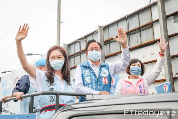 ▲李佳芬今日代老公韓國瑜，陪同張善正掃街拜票 。（圖／張善政競選總部提供）