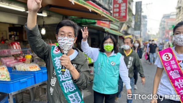 ▲蔡適應八度到南興市場掃街 女戰神王美惠現身力挺。（圖／記者郭世賢翻攝）