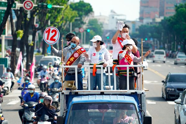 ▲▼ 柯志恩,2022九合一大選,2022高雄市長,繞著高雄跑,陳其邁,親情牌。（圖／柯志恩競選辦公室提供）