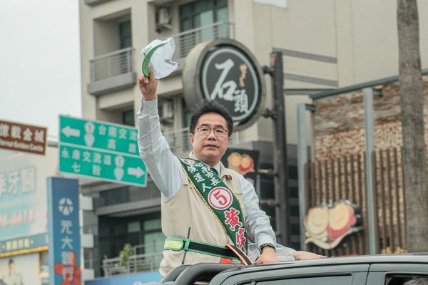 ▲▼台南市長黃偉哲22日率領黨籍議員呂維胤、李啓維、周麗津、林依婷在選區車掃。（圖／黃偉哲競選辦公室提供）