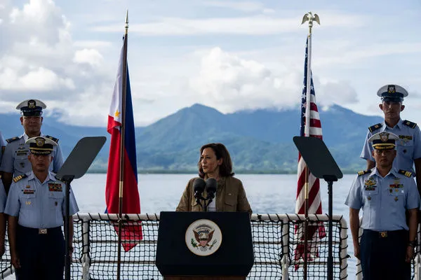 ▲▼美國副總統賀錦麗（Kamala Harris）造訪菲律賓巴拉旺島（Palawan）。（圖／路透）