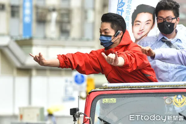 ▲國民黨台北市長候選人蔣萬安中正萬華掃街。（圖／記者林敬旻攝）