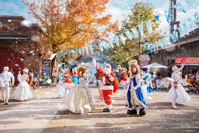 下雪了！樂園變身「全台最大聖誕村」　穿聖誕裝來玩只要399元