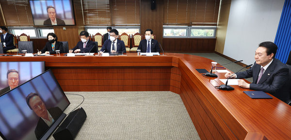 ▲▼南韓總統尹錫悅23日與特斯拉執行長馬斯克展開視訊會談。（圖／南韓總統辦公室）