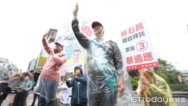 ▲▼蔡適應、林右昌風雨中拜票 林靜儀：下禮拜不要回來委員會了。（圖／記者郭世賢翻攝）