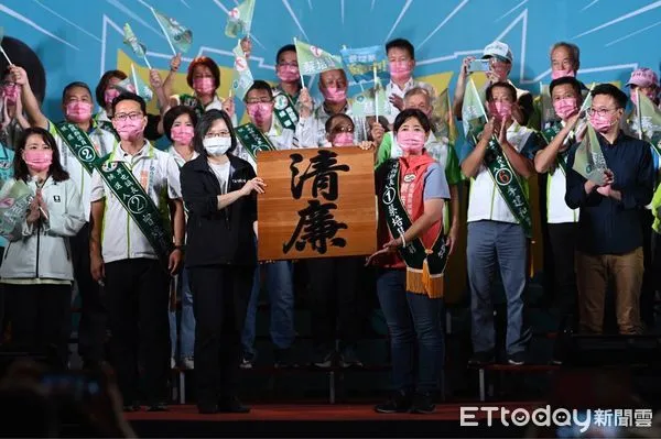 ▲民進黨於南投縣猛打反黑金、清廉牌，國民黨則反批綠營正如黑道般圍毆無辜。（圖／蔡培慧競選總部提供）