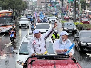 風雨中車掃民眾熱情不減　侯友宜：比四年前充滿更多感動與激情