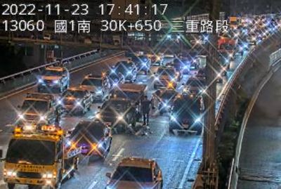 快訊/下班注意!國1高架南向4車追撞 車流回堵14公里到堤頂
